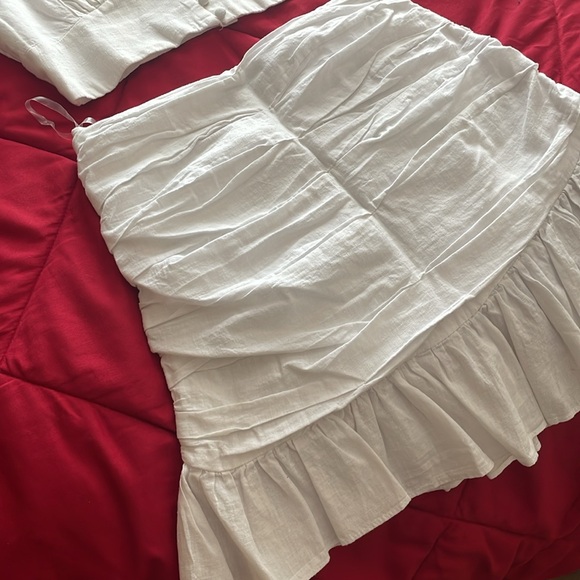 Cute White two piece set - Picture 4 of 4